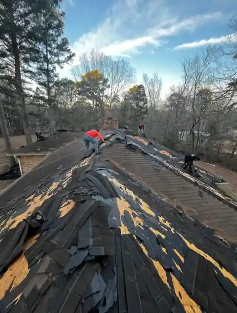 Roof Replacement vs Repair: A Homeowner’s Decision Guide